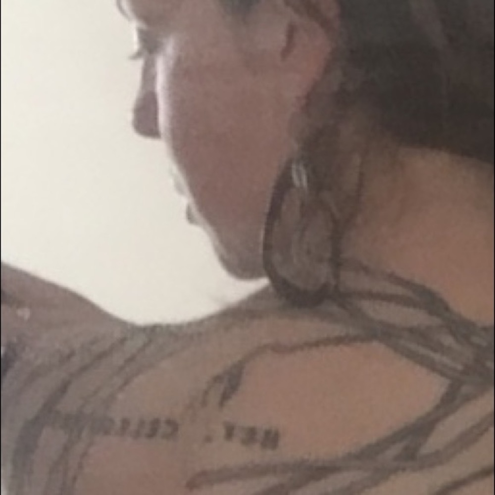 Meet your Posher, Elise